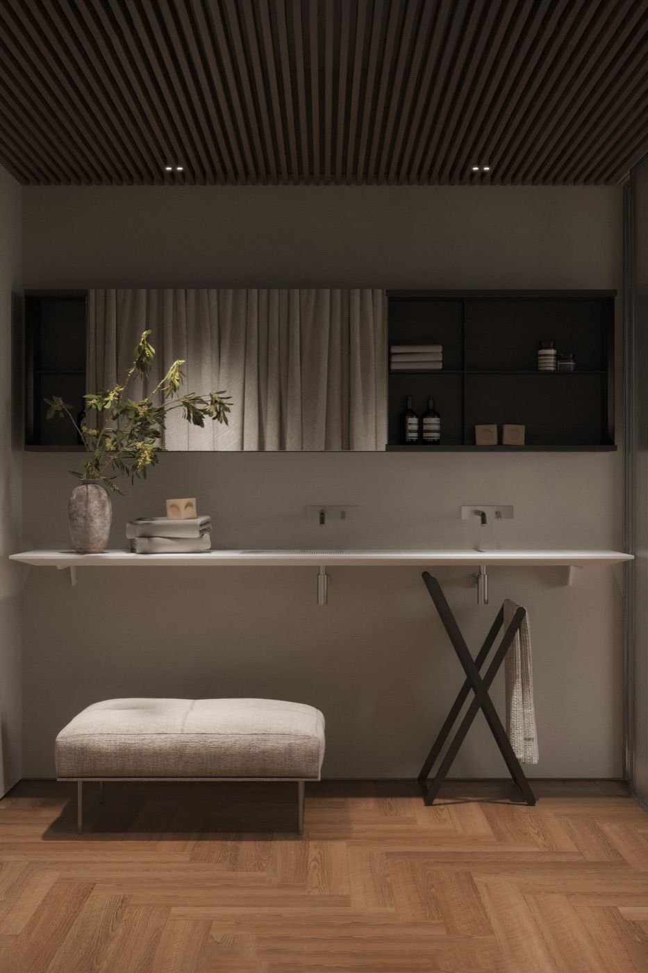 Ванная: длинная раковина на 2 смесителя, зеркальный шкаф, реечный потолок